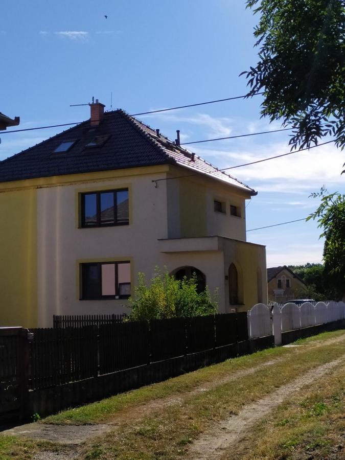 Podkrovni Apartman V Prirode, Vhodny K Relaxaci I Na Sluzebni Cesty Apartment Cerna u Bohdance Exterior photo